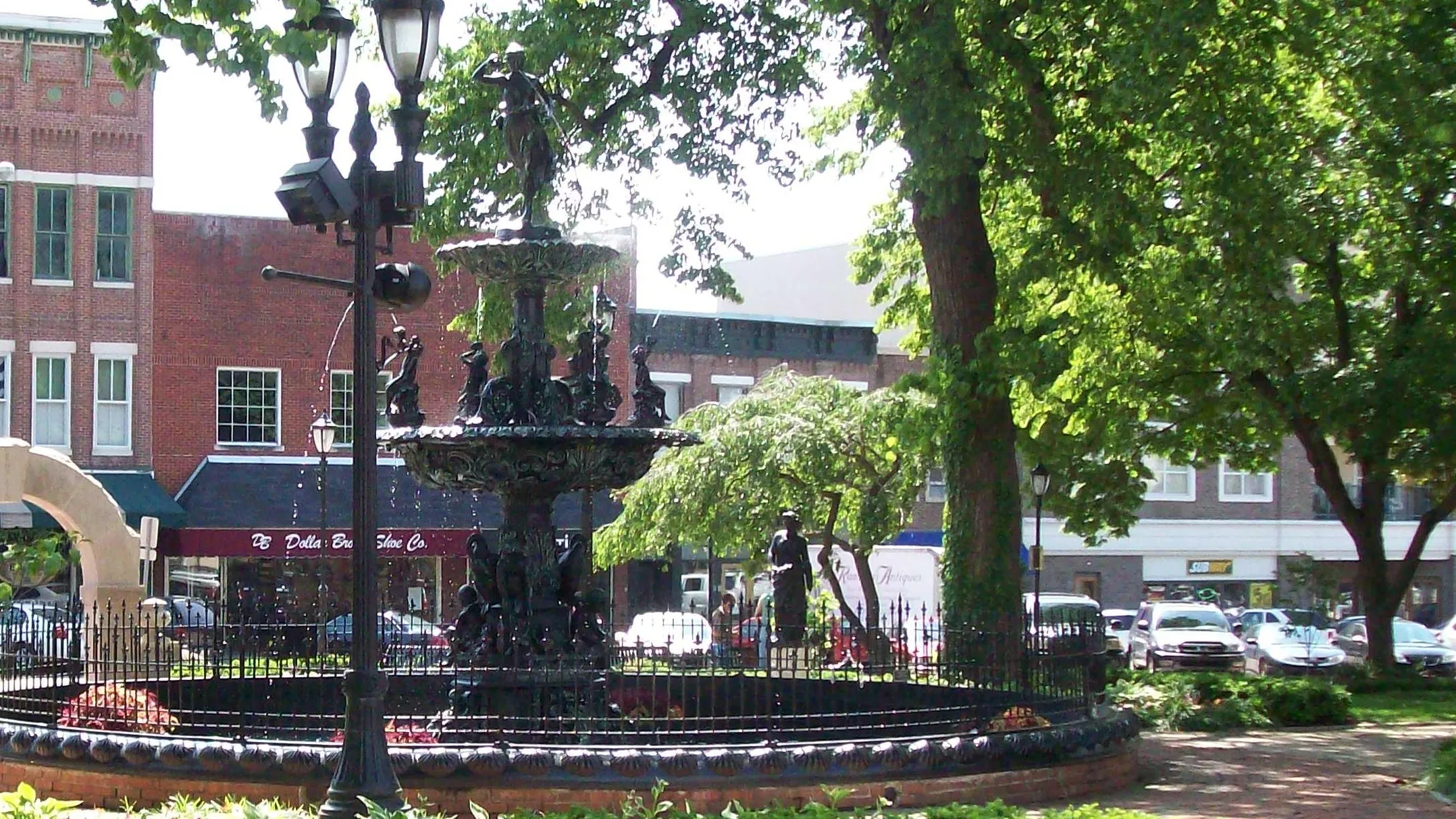 The fountain in Fountain Square Park in downtown Bowling Green, Kentucky